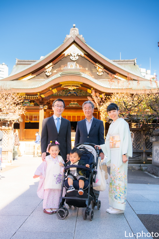 文京区の湯島天神にて七五三の出張撮影。家族写真。